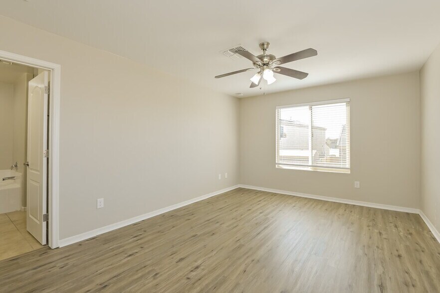 Building Photo - 8237 W Kittiwake Ln