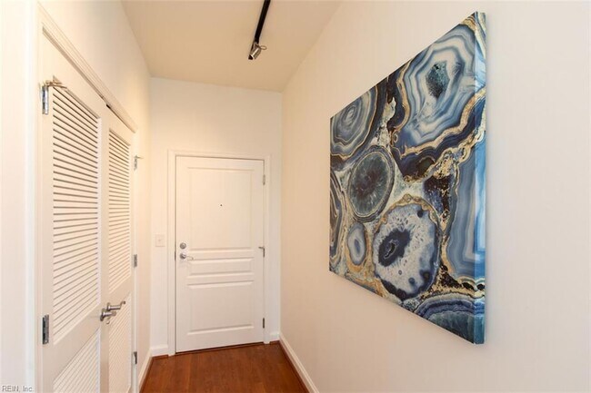 Building Photo - 670 Town Center Dr