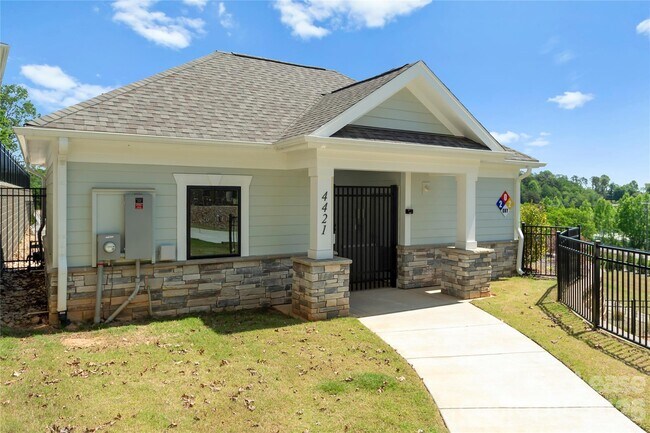 Building Photo - 7113 Brookview Ln