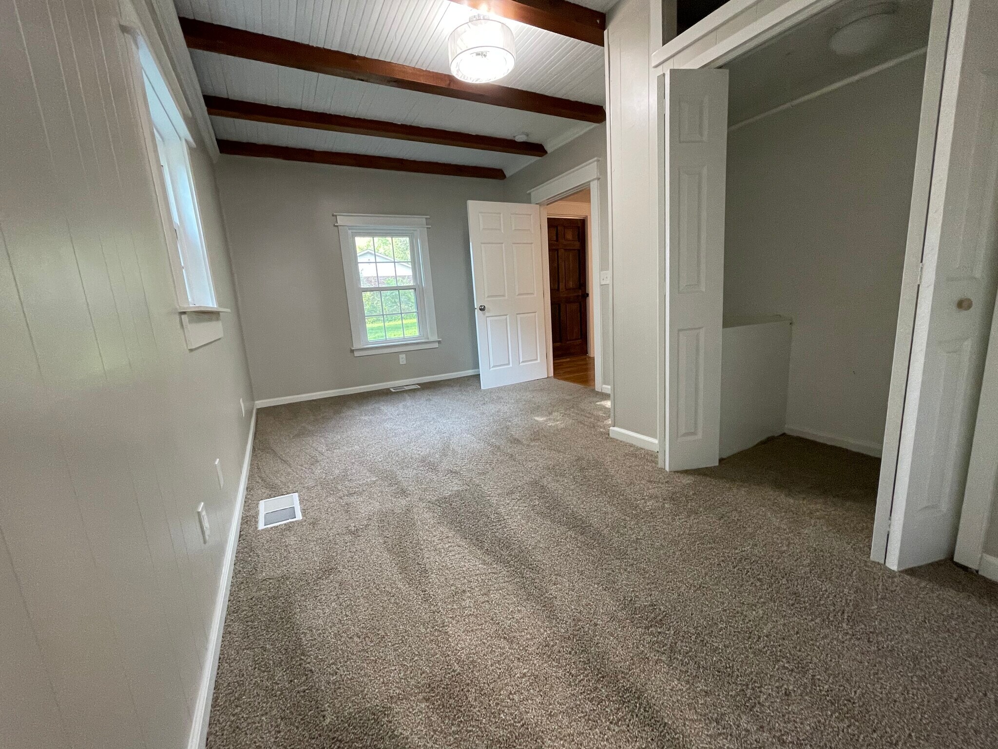 Building Photo - 416 Hillmont Dr NW