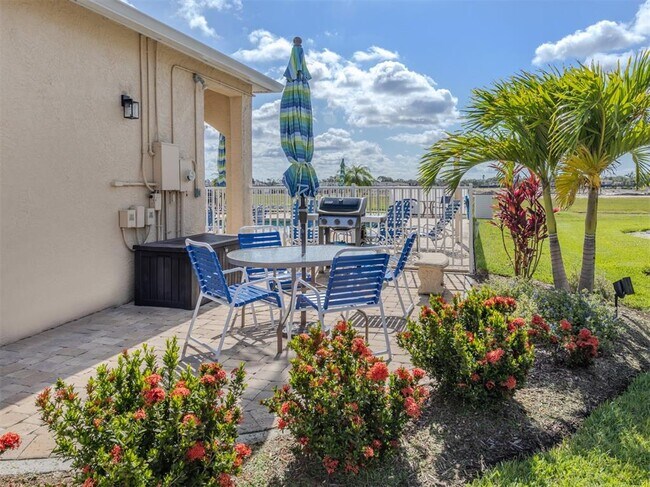 Building Photo - 5800 Sabal Trace Dr