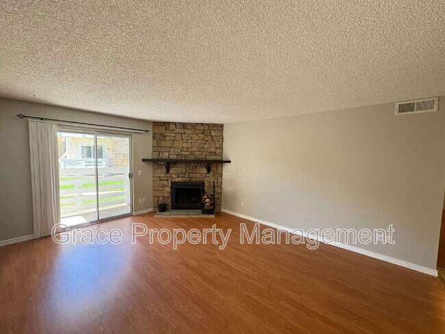 Building Photo - 8555 E Fairmount Dr