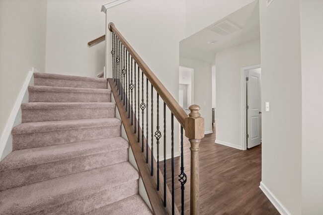 Building Photo - Stunning home in desirable Chateau community