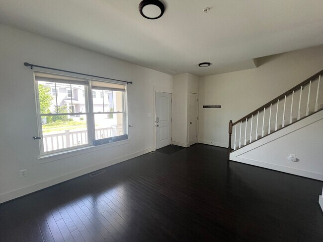 Building Photo - 5 bedroom 3.5 bath home