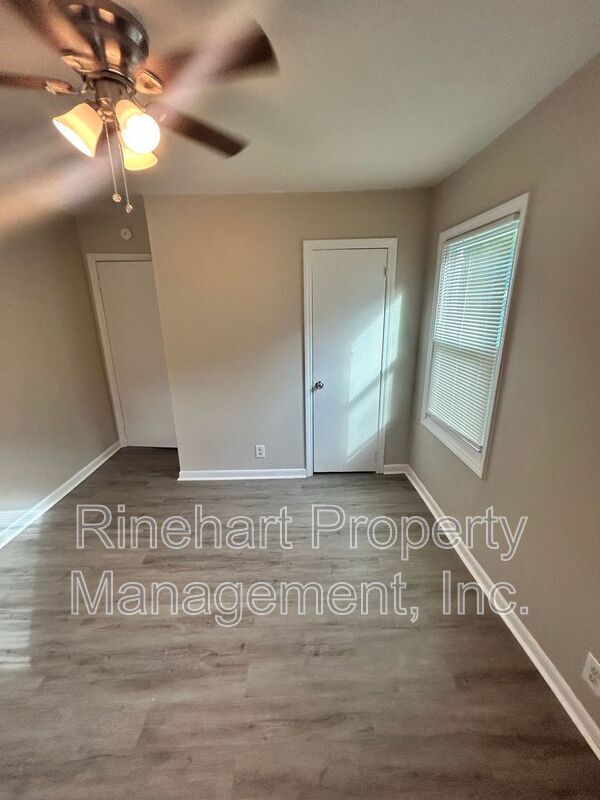 Building Photo - 364 Baker St