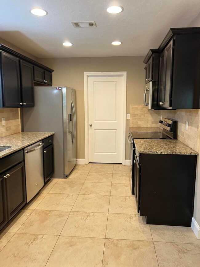 Building Photo - 415 E Field Ave