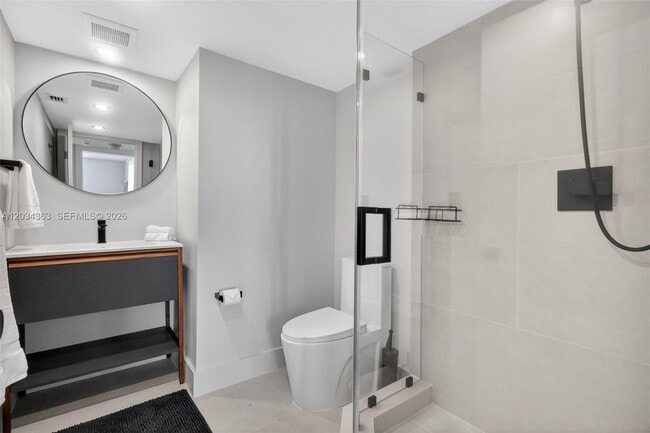 Building Photo - 2555 Collins Ave