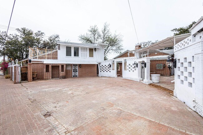 Building Photo - 1420 Corpus Christi St