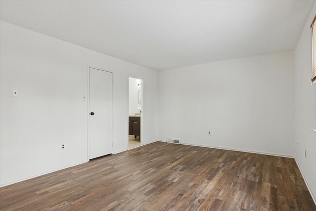 Building Photo - Available now, 3B/2.5B Two Story Townhome in Butler Park!