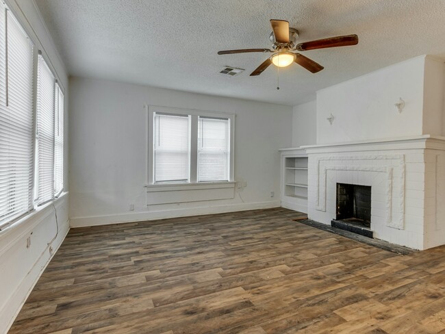 Building Photo - 1609 NE 18th St