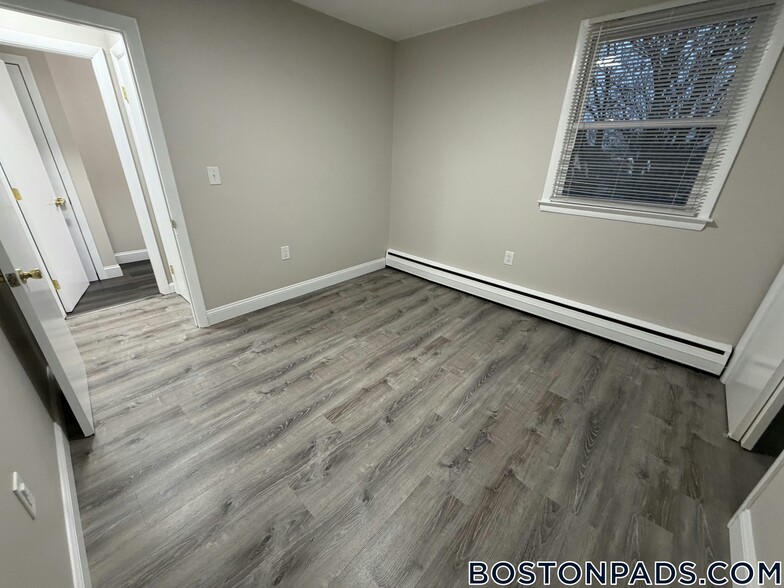 Building Photo - 18 Waugh St