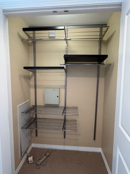 Primary Bedroom Closet 2 - 4050 Glencoe Ave