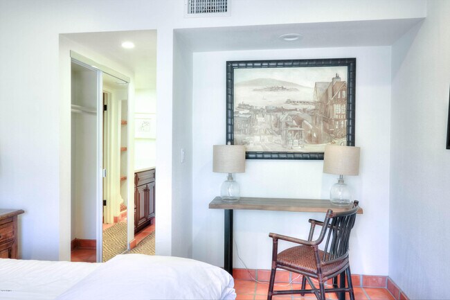 Building Photo - 7557 N Dreamy Draw Dr