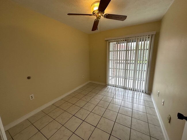 Building Photo - Spacious 3Bed/2Bath Condo in Colonial Point!