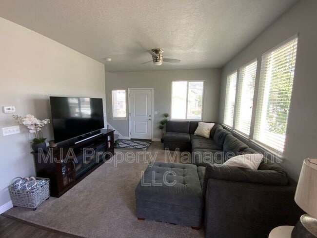 Building Photo - 5549 Dornton Ct