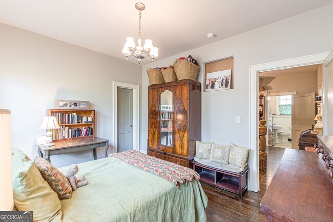 Building Photo - 1878 Cambridge Ave