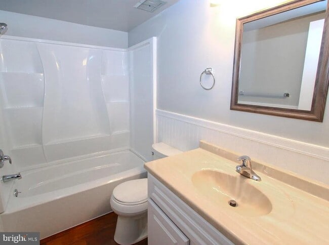 Building Photo - 414 Drummers Ln