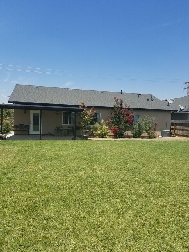 Building Photo - Home For Rent