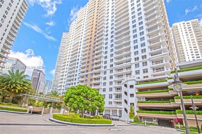 Building Photo - 801 Brickell Key Blvd