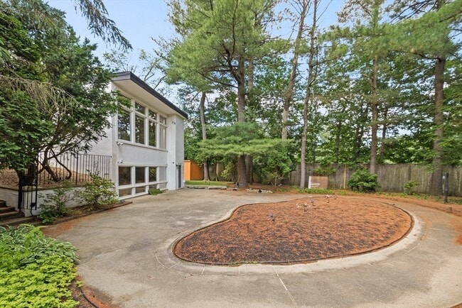 Building Photo - 11 Patterson Rd