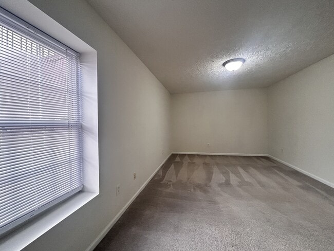 Building Photo - 23 Rosewood Ct