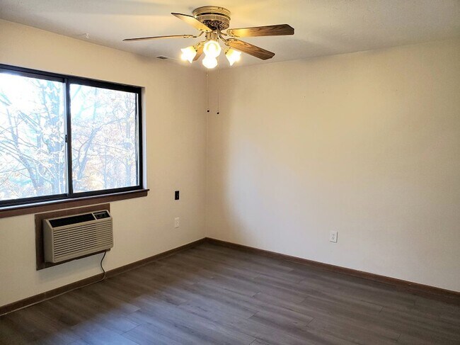 Building Photo - Fabulous 2 bed 2 bath Sunderland Heights C...