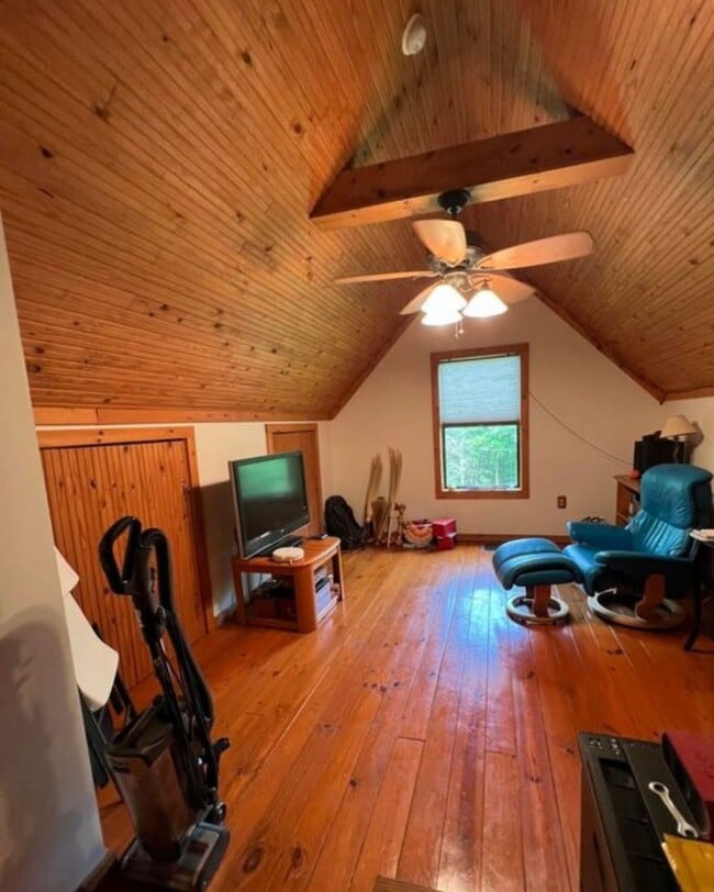 Building Photo - 3 bedroom 1.5 bath Cabin in the woods for ...