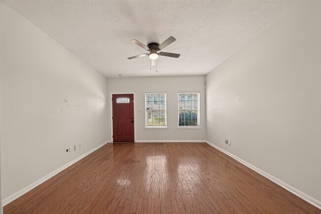 Building Photo - 218 Plaza Del Sol Park