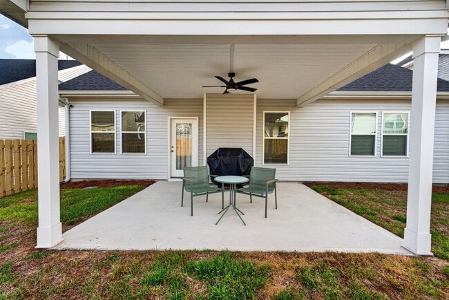 Building Photo - Like New 4BR Ranch with Modern Finishes & Prime Location in Elgin