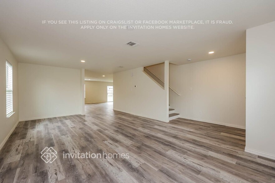 Building Photo - 215 Equestrian Dr