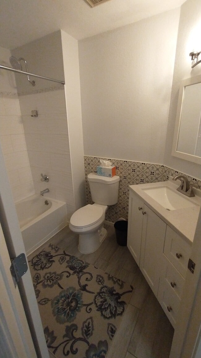 Building Photo - Dobson Bay Club