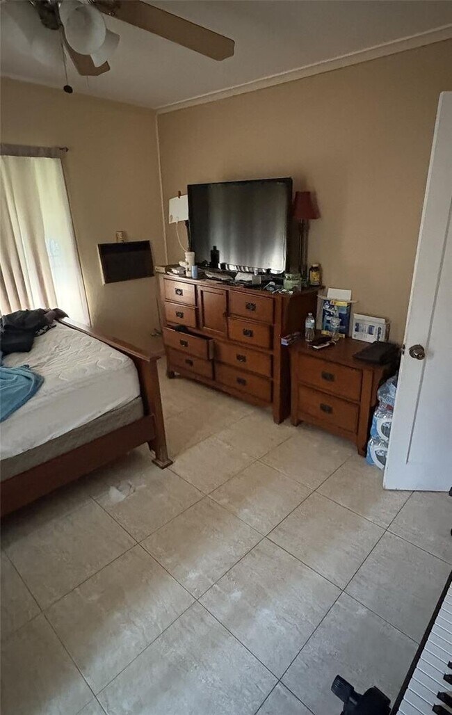 Building Photo - 10335 NW 26th Ave