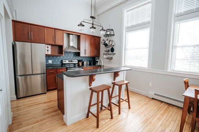 Building Photo - 1251 Congress St