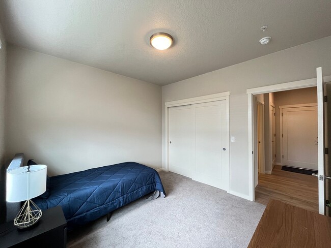 Building Photo - 2Bd 2Ba Beaverton Condo!! Close to Nike, R...