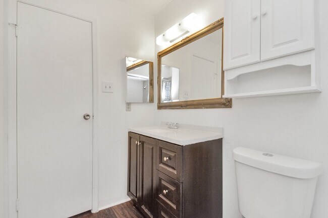 Building Photo - 7400 Bellerive Dr