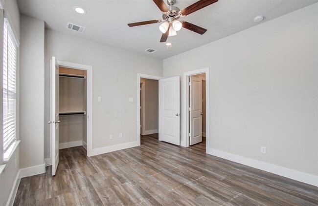Building Photo - 1741 Cove Cres Ct