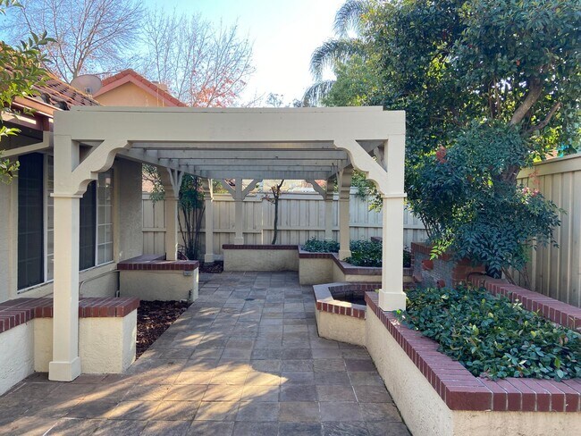 Building Photo - American River Canyon Folsom - 3 Bdrm, 3 Bath in gated community