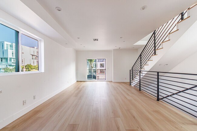 Building Photo - 13461 Beach Ave