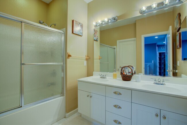 Building Photo - 825 Harbor Cliff Way, Unit 265