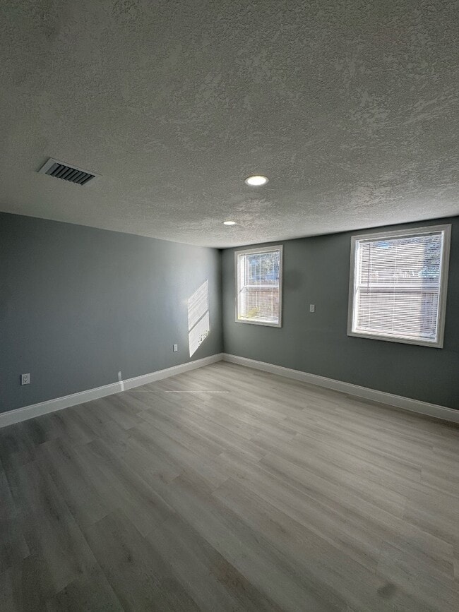 Building Photo - 3402 9th Ave W