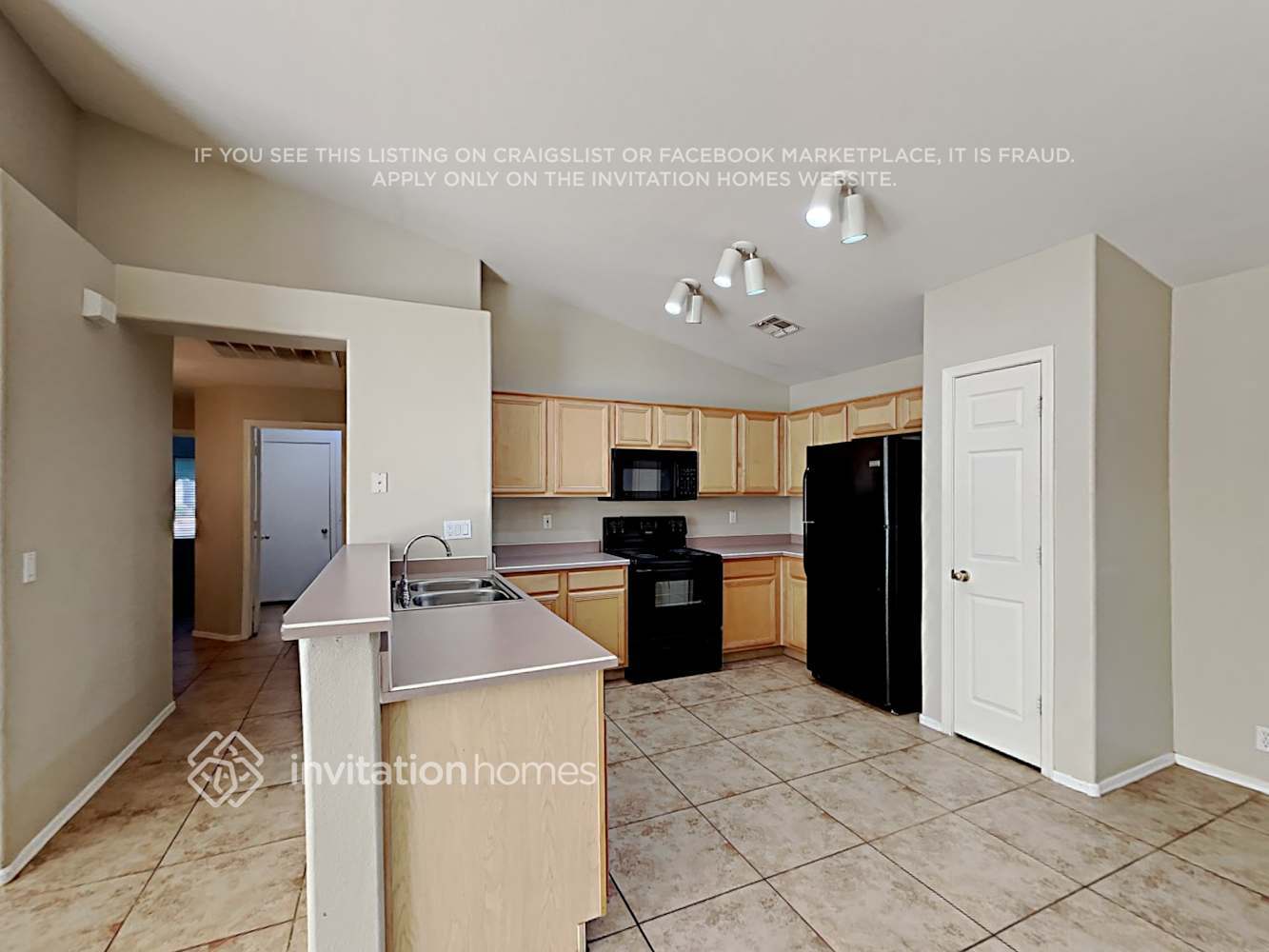 Building Photo - 9331 W Cinnabar Ave