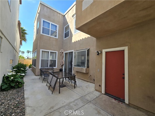Building Photo - 624 Goldenwest St