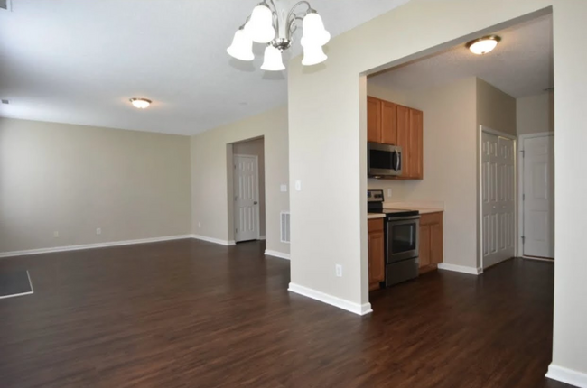 Building Photo - 305 Cline Falls Dr