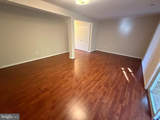 Building Photo - 8724 Ruppert Ct