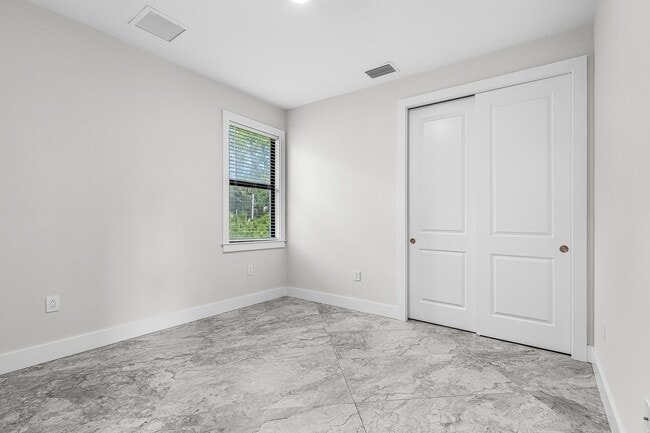 Building Photo - 408 41st Ave NE