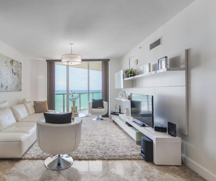Primary Photo - 16699 Collins Ave