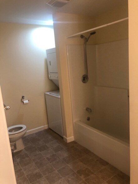 Master Bath with Washer and Dryer - 50 W High St