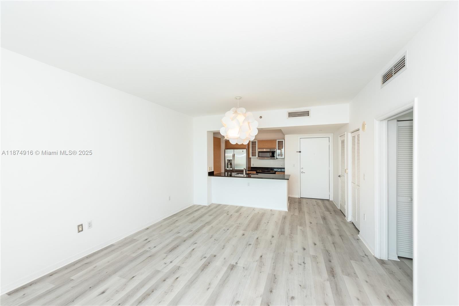 Building Photo - 951 Brickell Ave