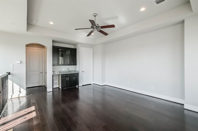 Building Photo - 4015 Lillian St