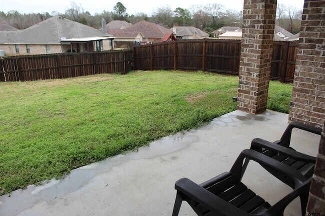 Building Photo - 1811 Spruce Pine Lane